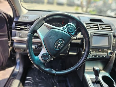 Used 2014 Toyota Camry SE FWD image 19