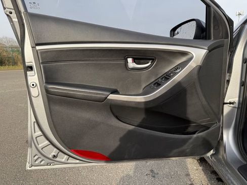 Used 2014 Hyundai Elantra GT w/ Option Group 03 image 17