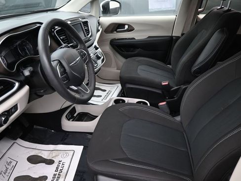Used 2023 Chrysler Voyager LX FWD image 28