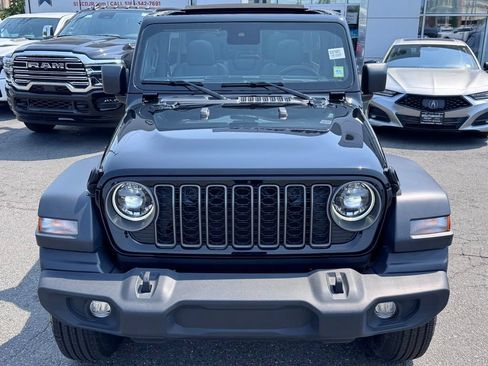 Used 2025 Jeep Wrangler Unlimited Sport AWD/4WD image 2