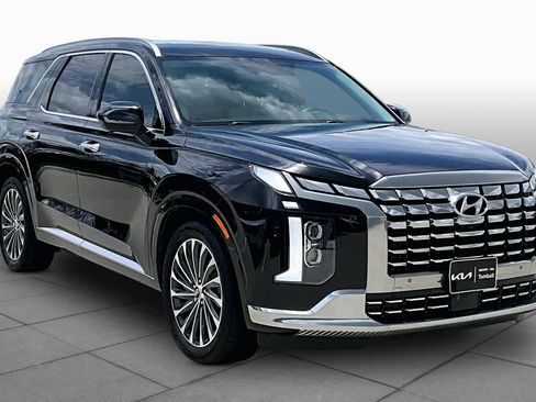 Used 2024 Hyundai Palisade Calligraphy FWD image 3