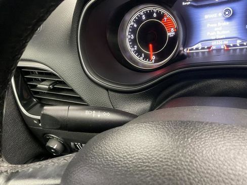 Used 2020 Jeep Cherokee Limited image 19