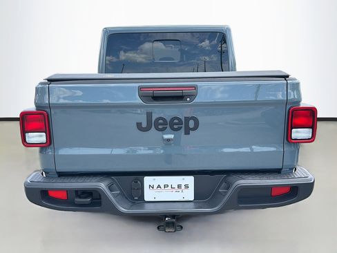 Used 2024 Jeep Gladiator Sport image 4