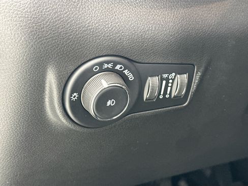 Used 2023 Jeep Compass Limited w/ Elite Group AWD/4WD image 10