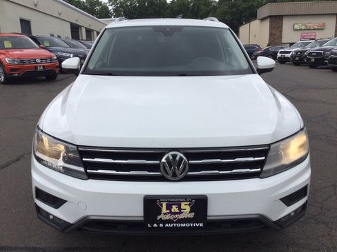 Used 2020 Volkswagen Tiguan SEL AWD/4WD image 3