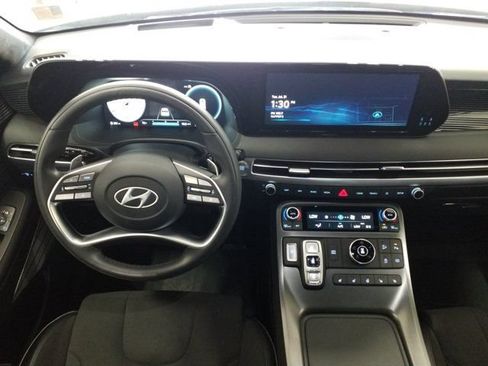 Certified 2025 Hyundai Palisade Calligraphy AWD/4WD image 3