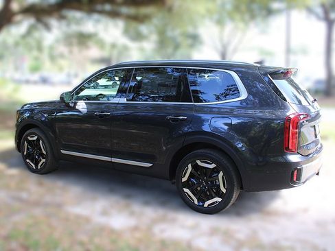 New 2025 Kia Telluride S image 15