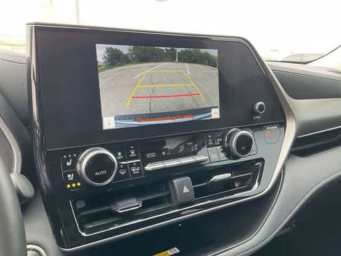 Used 2024 Toyota Highlander Limited AWD/4WD image 22