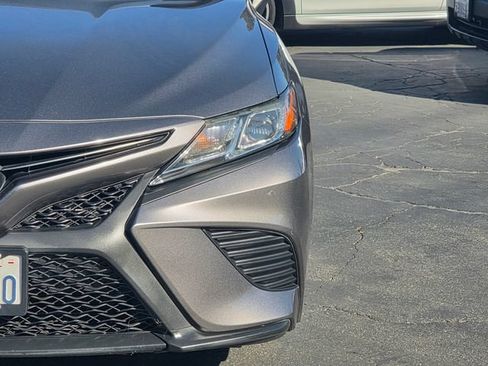 Used 2019 Toyota Camry SE w/ Carpet Mat Package FWD image 3