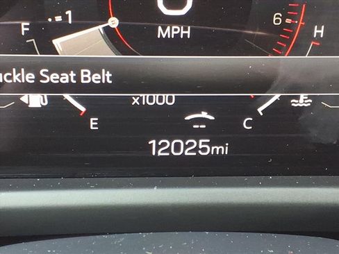 Used 2025 GMC Acadia Elevation image 22