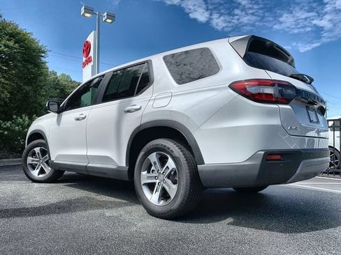 Used 2025 Honda Pilot EX-L image 6