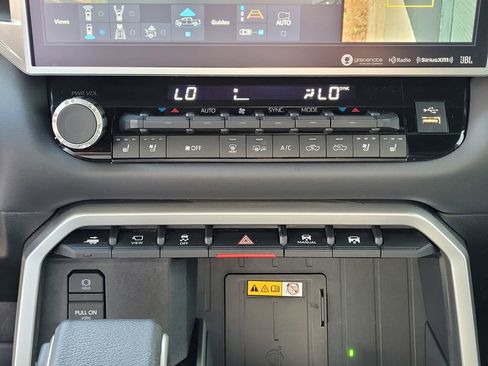 Used 2024 Toyota Tundra Platinum image 19