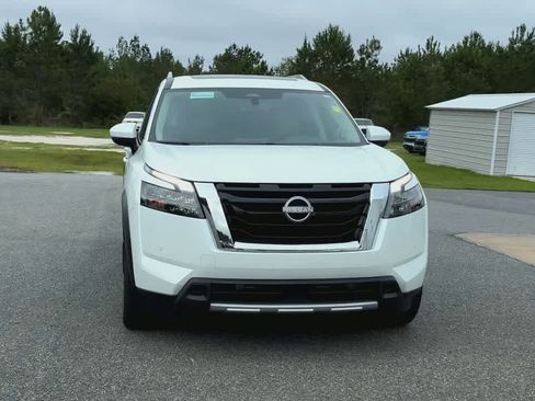 Used 2025 Nissan Pathfinder Platinum w/ Cargo Package FWD image 3