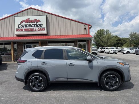 Used 2026 Nissan Rogue SV w/ SV Premium Package AWD/4WD image 3
