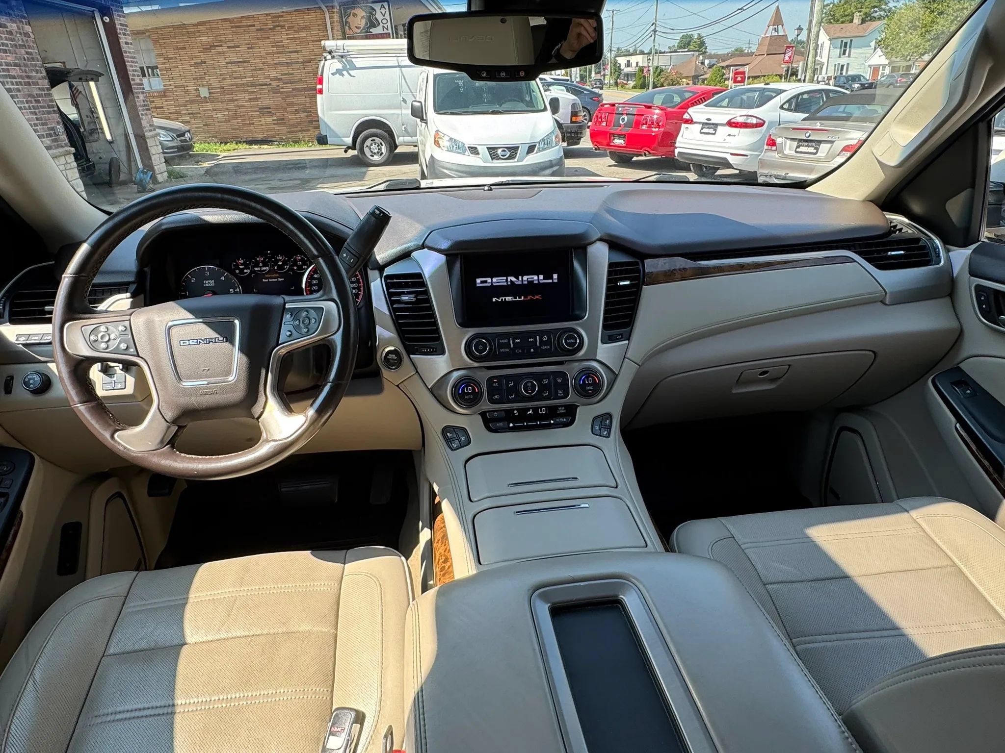 Used 2015 GMC Yukon Denali w/ Touring Package AWD/4WD image 44