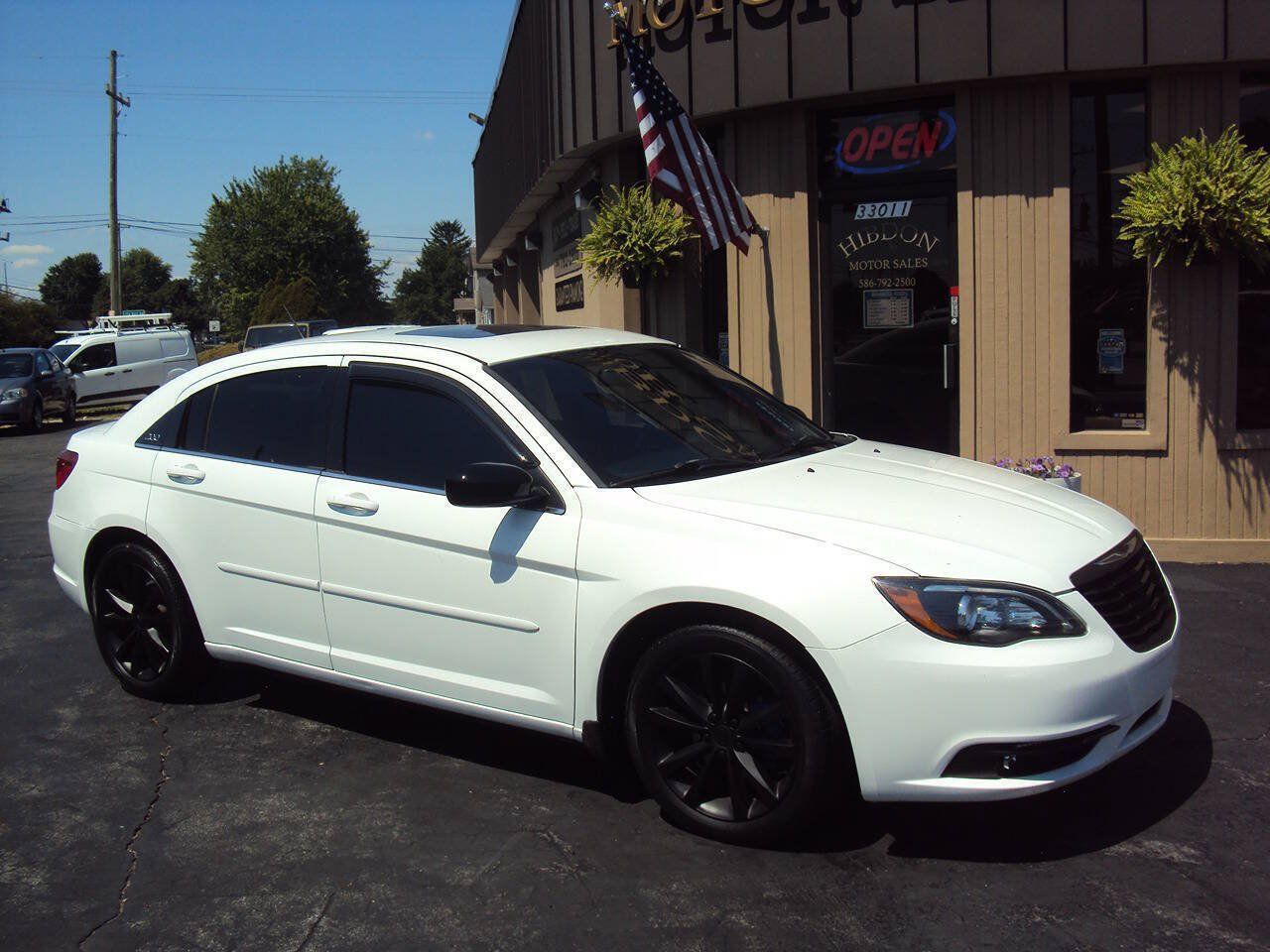 Used 2013 Chrysler 200 Limited w/ Sun/Sound Group FWD image 2