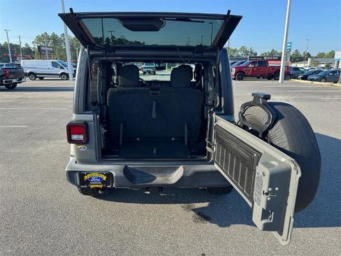 Used 2020 Jeep Wrangler Sport image 18