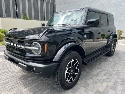 Used 2025 Ford Bronco Outer Banks AWD/4WD image 2