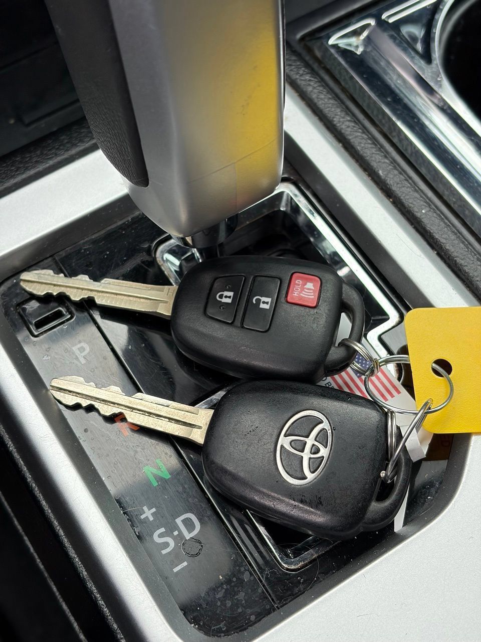 Used 2019 Toyota Tundra SR5 w/ SR5 Convenience Package RWD image 9