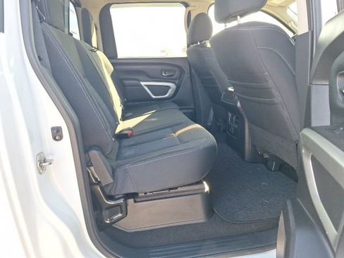 Used 2018 Nissan Titan SV image 14