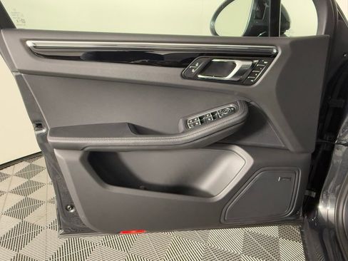 New 2026 Porsche Macan image 23