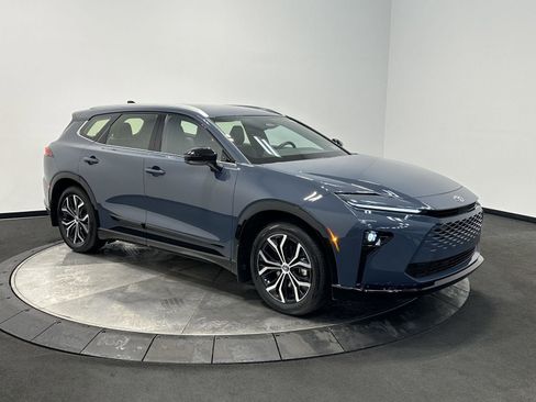 Used 2025 Toyota Crown Signia image 2