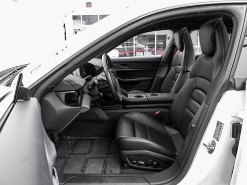 Used 2022 Porsche Taycan image 4