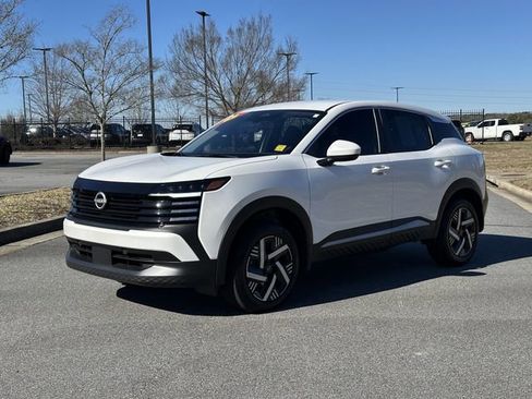 Certified 2025 Nissan Kicks SV image 3