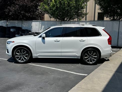 Used 2018 Volvo XC90 T5 Momentum w/ Convenience Package AWD/4WD image 4