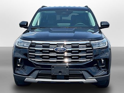 Used 2025 Ford Explorer Active w/ Active Comfort Package AWD/4WD image 3