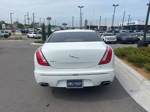 Used 2011 Jaguar XJ L RWD image 3