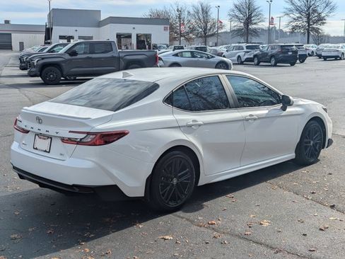 Used 2025 Toyota Camry SE image 7