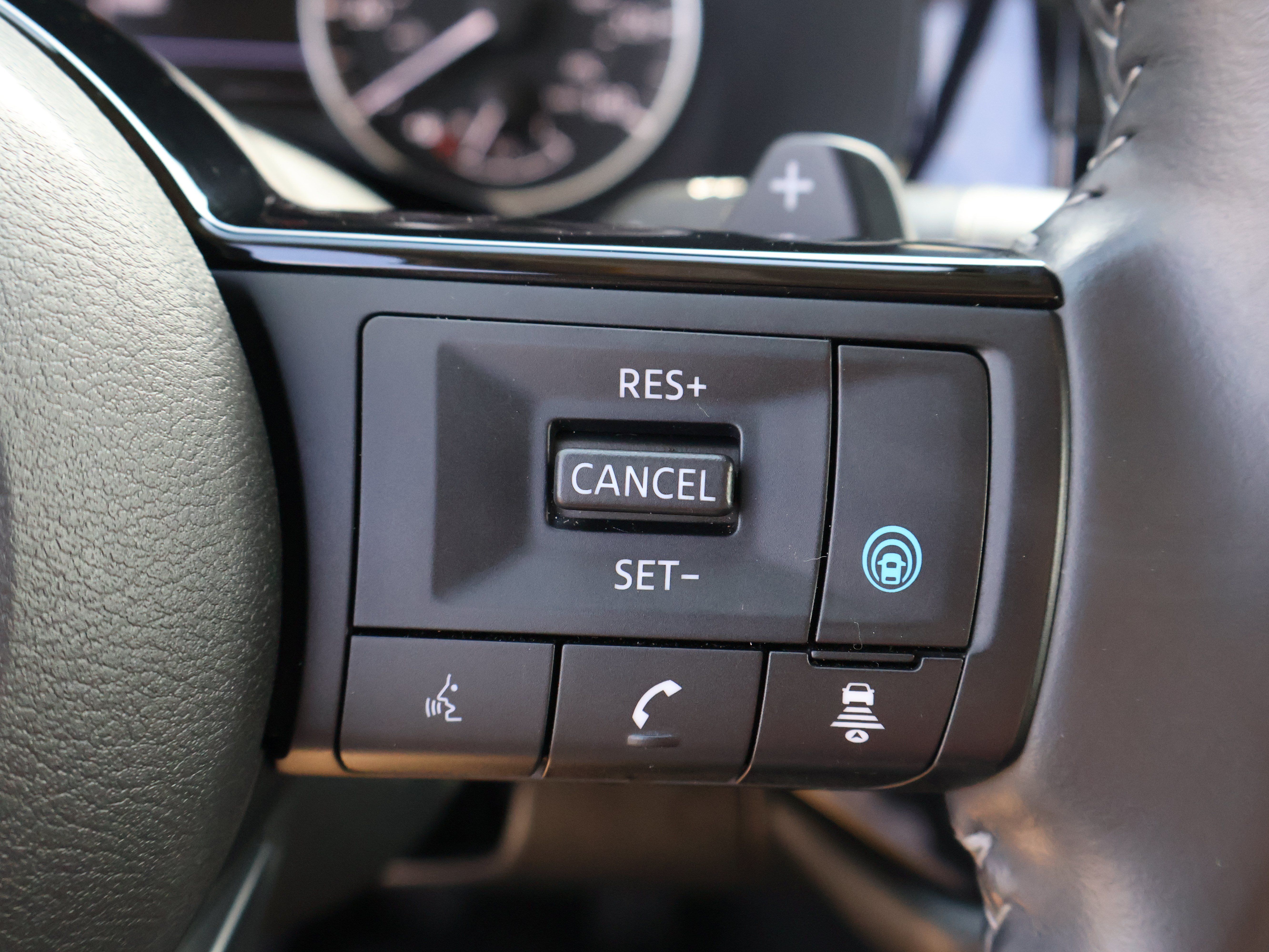 Used 2025 Nissan Pathfinder SL AWD/4WD image 31