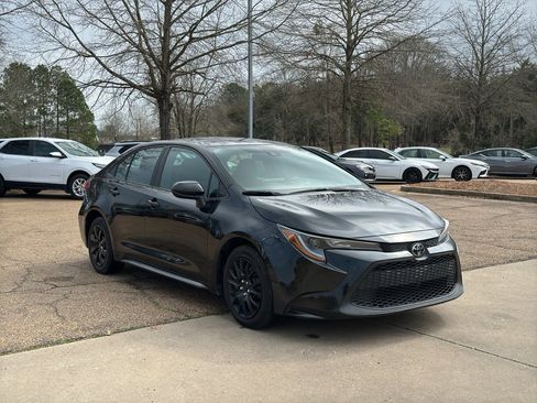 Used 2022 Toyota Corolla LE image 1