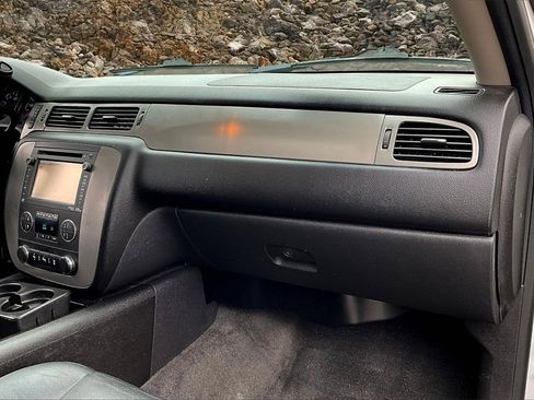 Used 2013 Chevrolet Suburban LT image 15
