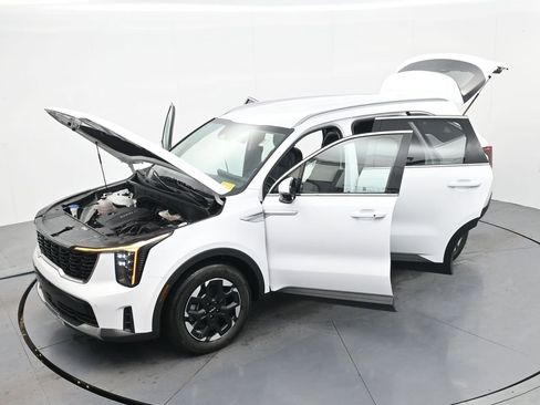 Used 2024 Kia Sorento S image 40