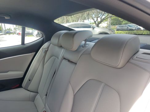 Used 2025 Genesis G70 2.5T image 18