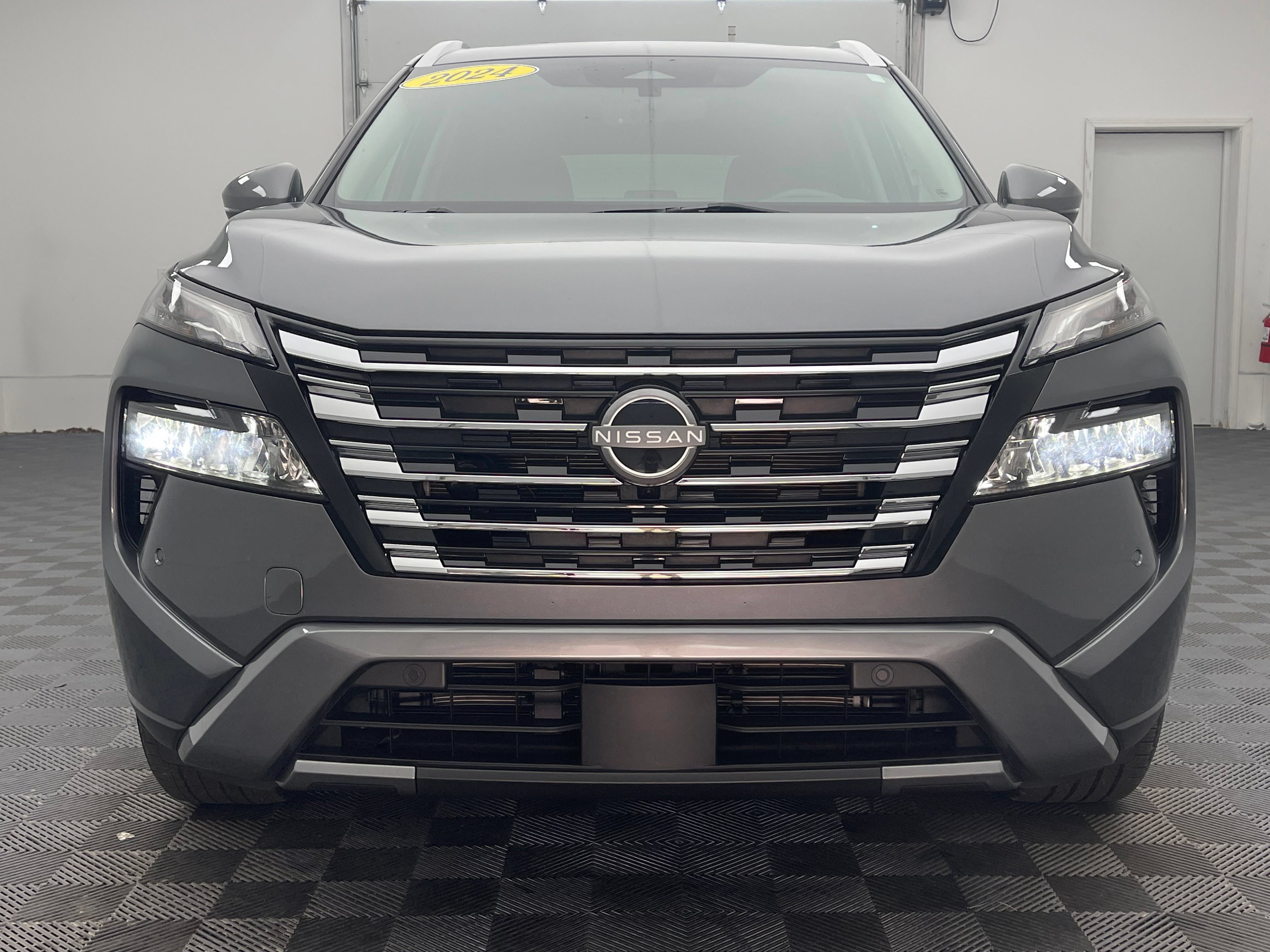 Used 2024 Nissan Rogue SL w/ SL Premium Package FWD image 13