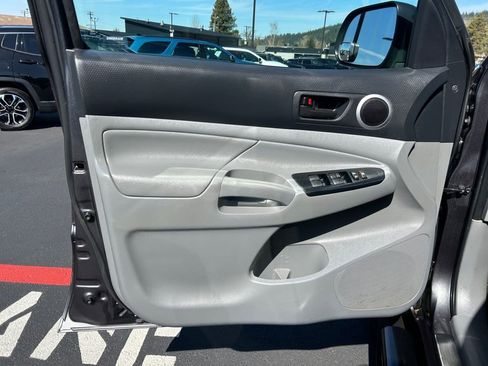 Used 2015 Toyota Tacoma PreRunner w/ SR5 Package image 23