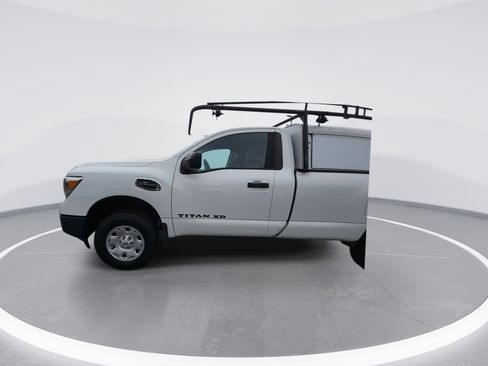 Used 2017 Nissan Titan S image 5