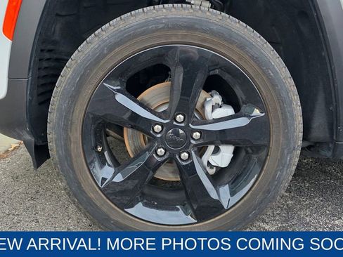 Used 2024 Jeep Grand Cherokee Limited w/ Black Appearance Package image 10