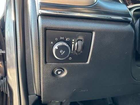 Used 2020 Jeep Grand Cherokee Limited w/ Luxury Group II image 34