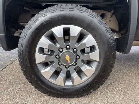 Used 2024 Chevrolet Silverado 2500 Custom w/ Custom Convenience Package AWD/4WD image 10