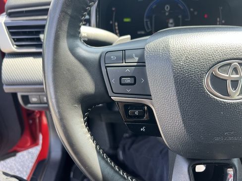 Used 2025 Toyota Camry SE FWD image 19