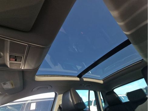 Used 2017 Volkswagen Tiguan Wolfsburg Edition FWD image 15