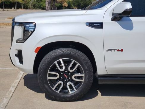 Used 2024 GMC Yukon XL AT4 AWD/4WD image 8