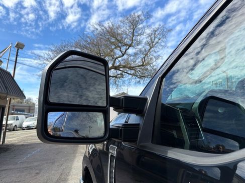 Used 2017 Ford F250 Lariat w/ Lariat Ultimate Package image 31