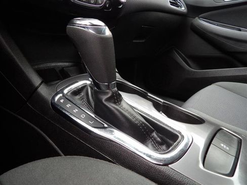 Used 2018 Chevrolet Cruze LT w/ Convenience Package image 16