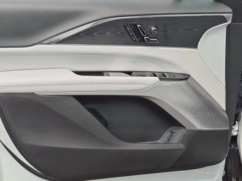 Used 2024 Cadillac Lyriq Luxury AWD/4WD image 22