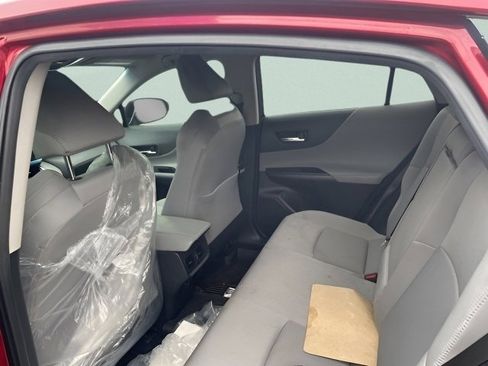 Used 2023 Toyota Venza LE image 15